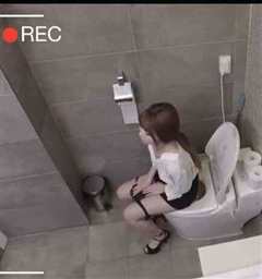 被窥视的女员工